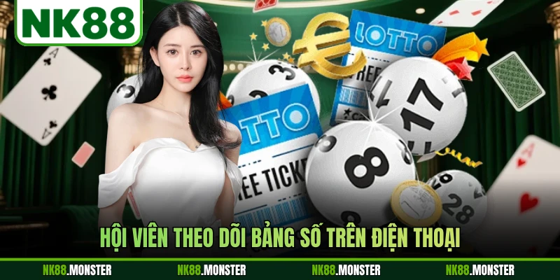 Hội viên theo dõi bảng số trên điện thoại